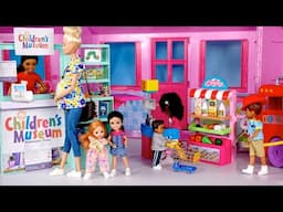 Bebes de Barbie y Ken Van a Jugar al Museo Para Niños