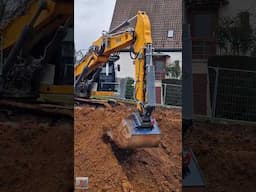 Liebherr R 926 VA & Mercedes Sattelkipper, Schorndorf, 2025.  #liebherrbagger
