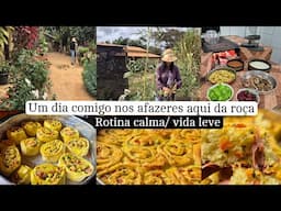Sozinha, nos cuidados com a horta, casa e comida/ pão de cebola recheado/ o dia rendeu muito/