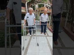 Hombre de 102 años convive con su hijo en el hogar San José, entre ellos se cuidan