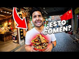 Probando TODA la EXTRAÑA COMIDA CALLEJERA en CHINA 🇨🇳😵‍💫