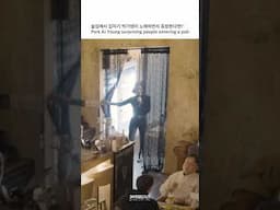 술집에서 갑자기 박기영이 노래하면서 등장한다면? | Park Ki Young surprising people entering a pub