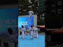 강남 한복판에 국기원 태권도시범단 등장✨