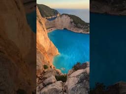 🇬🇷 Cheguei na praia MAIS LINDA que meus olhos já viram!!Já tinha pensado em vir pra esse lugar? 👇🏻
