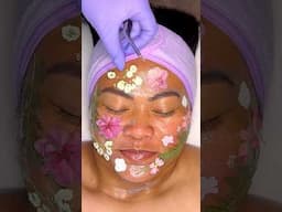 Dermaplaning & Botanicals 🌸 @skinscriptrx did it again with this Ultimate Glow Duo! 😊