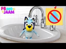 Don't get Bluey Wet! Bluey Magic Pretend Play! PB and JAAM Bluey Plush Pretend Play
