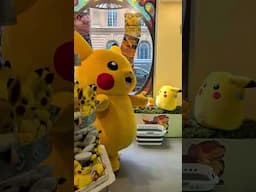 🐭 Une souris s’est incrustée dans notre boutique parisienne ..