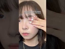 Prevent eye makeup from smudging! #kbeauty #viralmakeup #settingspray #makeup