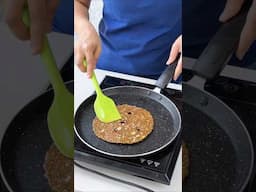 Thali ko peet peet ke banta hai ye Thalipeeth 🤣 #ttk #ytshorts