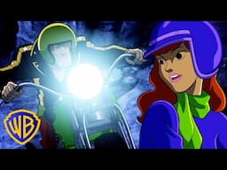 Scooby-Doo! Legend of the Phantosaur em Português 🇧🇷 | Treinamento Motor com Daphne 🏍 @WBKidsBrasil​