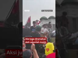 Aksi represif polisi saat demo Hari Buruh di DPR #shorts