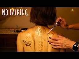 Painting with Liquid gold on Elisabeth's back and décolleté area - No talking ASMR
