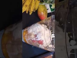 smoothie.  banana + Mango+ strawberry smoothie. #youtubeshortscommunity #shorts2025 #breakfastfood