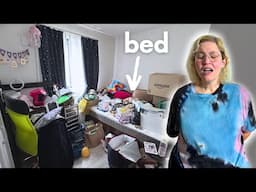 Helping an OVERWHELMED Mom CALM the CHAOS in a Small Bedroom 😳  (pt. 2/3)