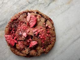 STRAWBERRY CHOCOLATE CHIP COOKIES | BAKE WITH ME