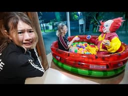 BADUT TERKUTUK MANDI BOLA BARENG PUTRI!!