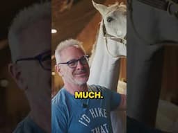 Social HORSE gets big cracks!