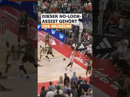 Als hätte er Augen im Hinterkopf 🤯🎯 | sportstudio | #shorts