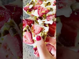 This is what I make when I am craving something cold and sweet #frozenyogurtbark