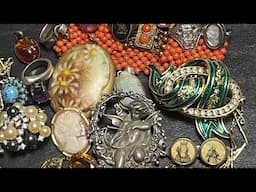Savers Jewelry Jar Unjarring , Vintage Jewery Haul !