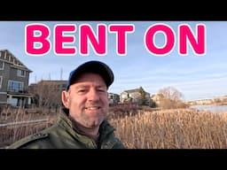 Another way to say DETERMINED in English