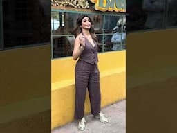 #ShilpaShetty Lights up the streets of Bombay as she arrives at her new restaurant!💫🥰🤎
