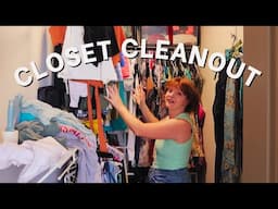 Cleaning out my Closet for Spring! Aka, Getting Rid of a TON of Clothes | That Liz Hunter