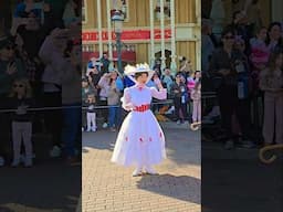 Disneyland Paris, Mary Poppins, Bert, you are terribly late! Disney Stars on Parade