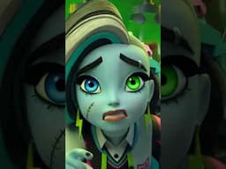 ¡La Aventura de Ciencia Loca de Frankie y Watzie! 🧪🐾 | Monster High Spain #shorts