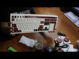 Unboxing an 8BitDo FULLSIZE Famicom retro keyboard!