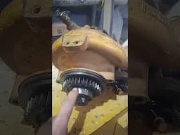 ¿Por Qué se Mezcla el Agua con el Aceite del Motor en una Caterpillar 966? Causas y Soluciones
