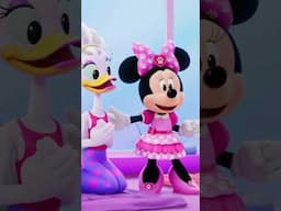 Minnie Mouse shows us BRAND NEW yoga moves! 🥰 #MinniesBowToonsPetHotel #DisneyJr