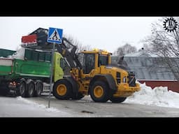 Volvo L60H with Flipperbucket clearing snow in crossroads winter 2025