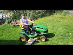 John Deere LA 145 Mowing Extremely High Grass