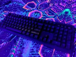 Unboxing a Signature Plastics SA Blackest Black fluorescent keycap set!