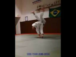 Pierre Paulin fait le mouvement de hanche parfait en randori avec Luca F. #judo