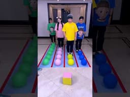 गुब्बारा उछालने की चुनौती丨Roll The Dice And Step On The Balloon To Move Forward#Funnyfamily #Party