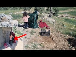 Betul and Maral eating, the second woman coming and them fighting