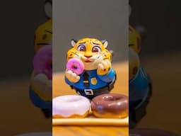 Donuts! Donuts! Cosbi Clawhauser wants donuts 🍩 #cosbi #disney #zootopia