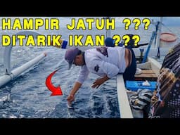 KETEMU RIBUAN IKAN NAIK KE PERMUKAAN LAUT SAAT MANCING
