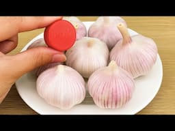 Stop Peeling Garlic By Hand! Try This Magical Bottle Cap Hack!