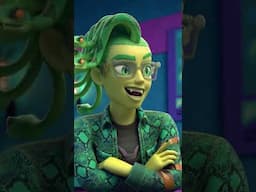 Gorgons dominan la cancha... ¿y la venta de pasteles? 🏀🍭 | Monster High Spain #shorts