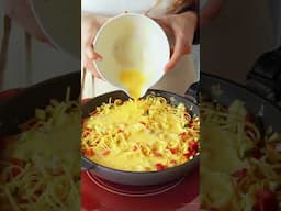 Cooked too much pasta? Then make this delicious pasta frittata! 🍝🍳🤩 #shorts