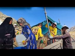 Preparing the Fariba's tent in the nomadic camp