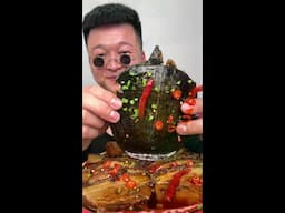 Spicy turtle should be eaten like me. #Food# Spicy turtle #ah, it's so delicious #big mouth to eat