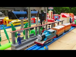 Plarail Picture Book Thomas ☆ Monorail and Grip Master Control Vehicle Depot Course