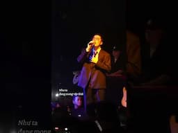 Nhìn sang trái...để thấy dòng người vội vàng bước qua #buocquanhau #vu #music