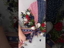 How to Make a July 4th Wreath, Summer Wreath Tutorial #craftingfun #wreath #diycraft