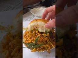 BEST Vada Pav in Mumbai! 🇮🇳 Indian Street Food in Mumbai, India