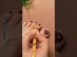 💅🤍Easy dot toe nail art design #nailart2025 #shorts #shortvideo